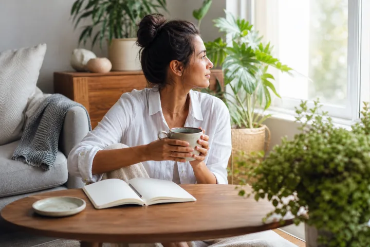 Domenica lenta: 7 micro-rituali per recuperare senza sparire dal mondo