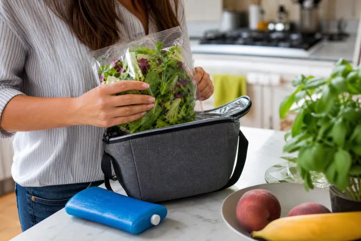 Insalata pronta al supermercato: come sceglierla e conservarla in estate