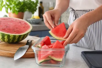 Anguria tagliata: frigorifero, contenitore e tempi per non rovinarla