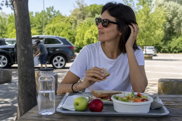 Pranzo in autogrill: cosa scegliere per non arrivare scarichi dopo il viaggio